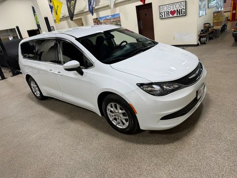 Used 2020 Chrysler Voyager LX FWD image 13