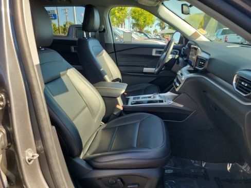 Certified 2022 Ford Explorer XLT w/ Equipment Group 202A RWD image 16