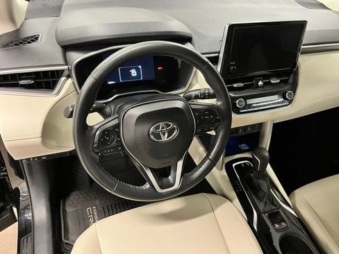 Used 2023 Toyota Corolla Cross XLE w/ Convenience Package FWD image 15
