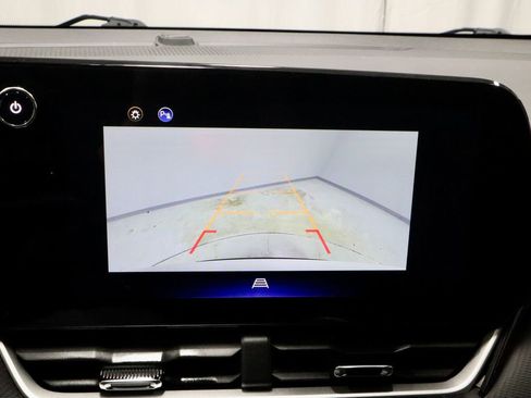 Used 2025 Chevrolet Equinox LT FWD image 2