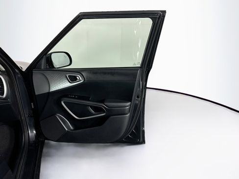Used 2025 Kia Soul LX w/ LX Technology Package image 31