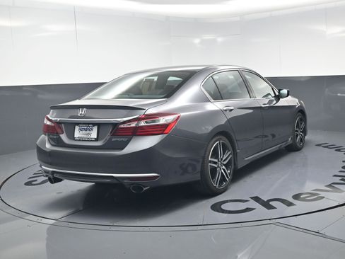 Used 2017 Honda Accord Sport image 9