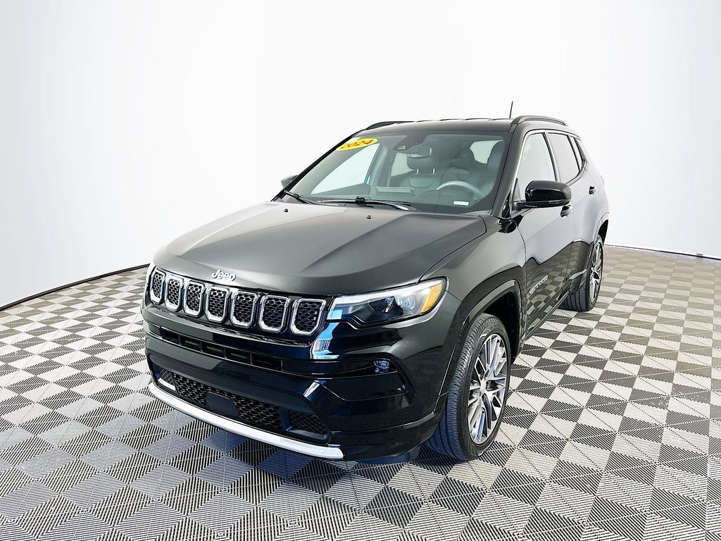 Used 2024 Jeep Compass Limited w/ Elite Group AWD/4WD image 5