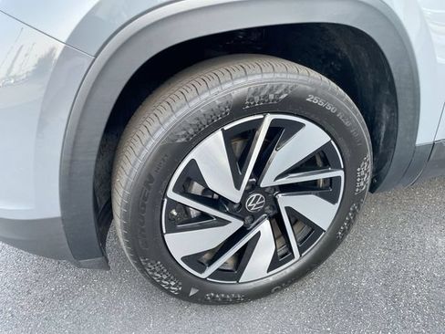 Used 2025 Volkswagen Atlas SE AWD/4WD image 8