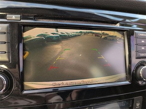 Used 2018 Nissan Rogue SV image 24