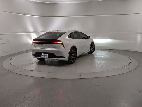 Used 2025 Toyota Prius XLE image 3