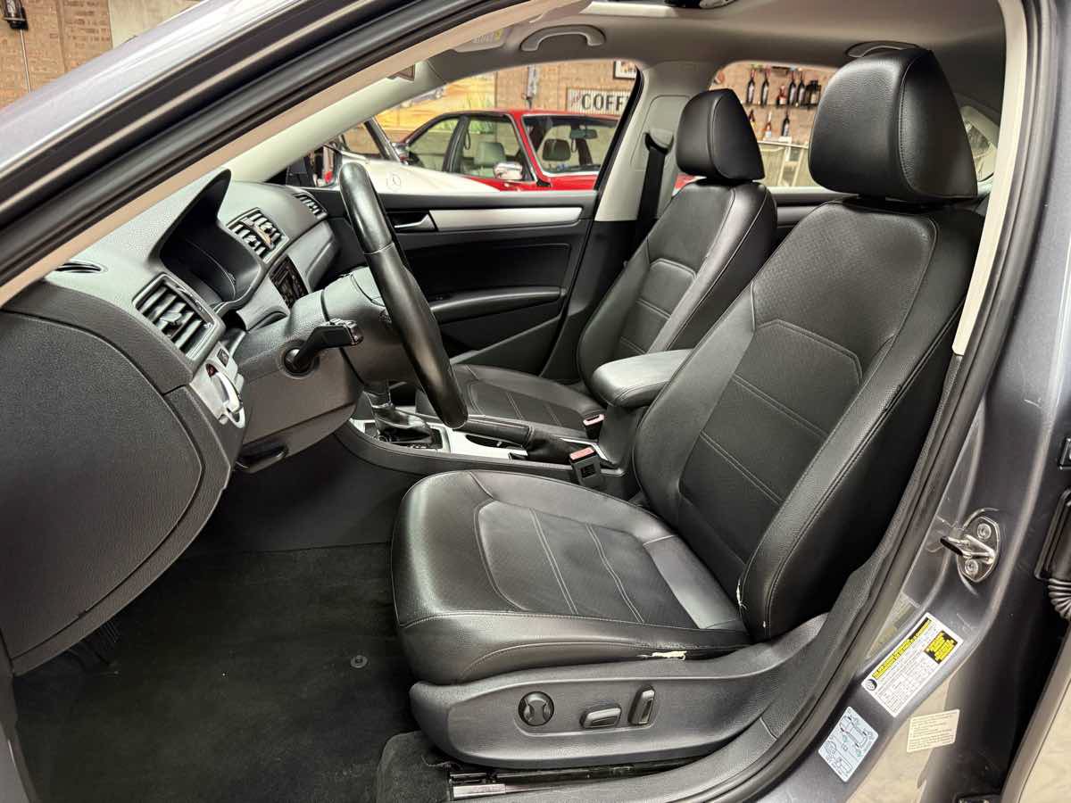 Used 2013 Volkswagen Passat 2.5 SE FWD image 23