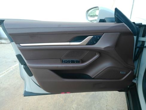 Used 2023 Porsche Taycan 4S w/ Performance Package image 17