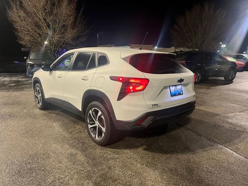 Used 2024 Chevrolet Trax RS w/ Driver Confidence Package image 4