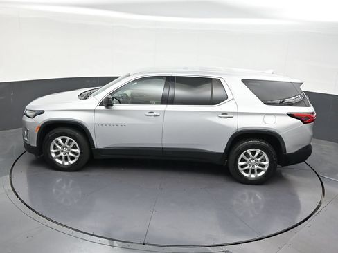 Used 2022 Chevrolet Traverse LS FWD image 23