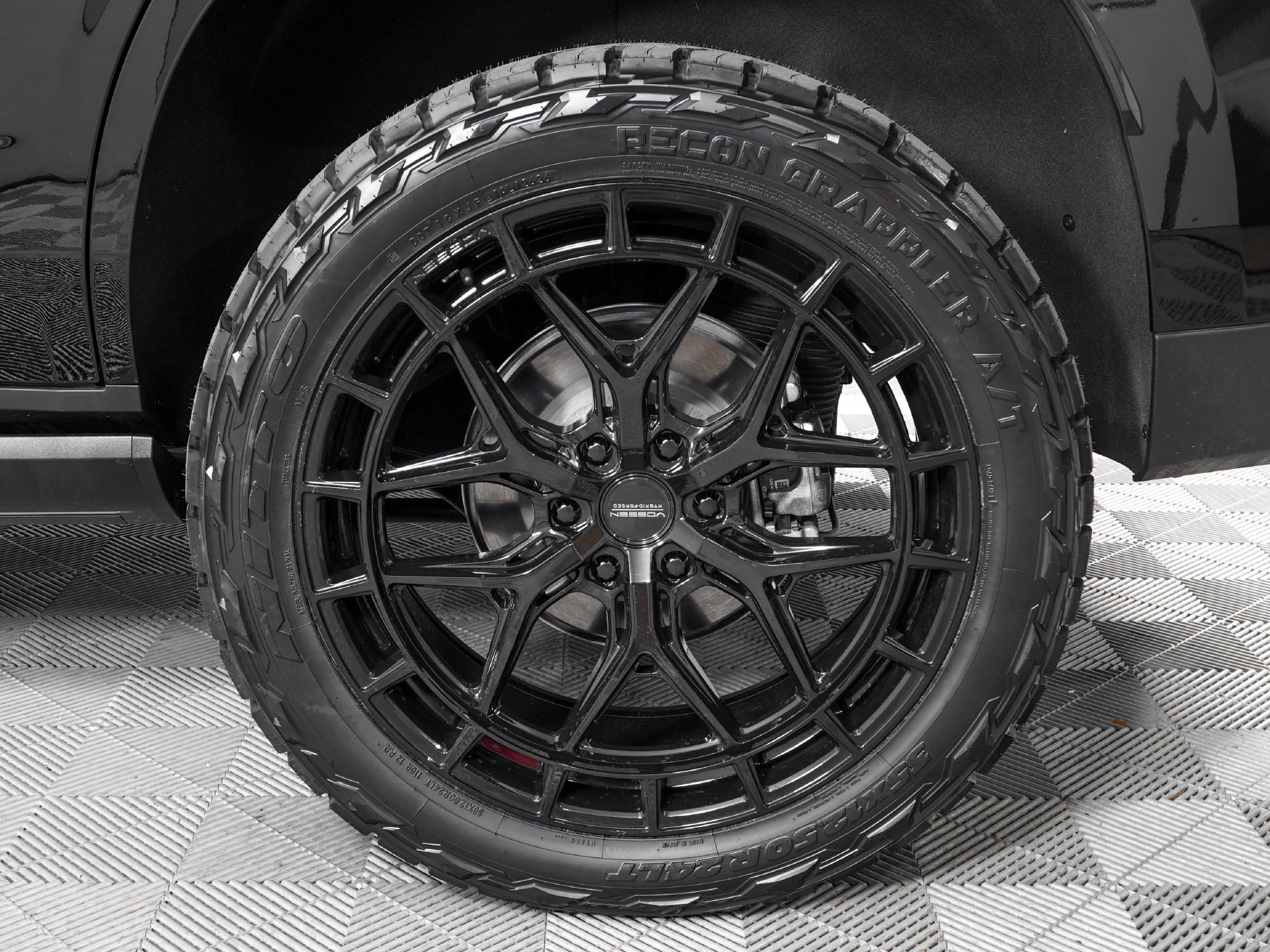 Used 2026 GMC Yukon Denali Ultimate w/ LPO, Floor Liner Package AWD/4WD image 37