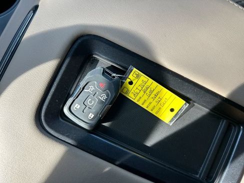 Used 2020 GMC Yukon SLT RWD image 28