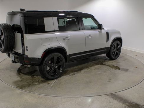 New 2026 Land Rover Defender 110 X-Dynamic SE image 5