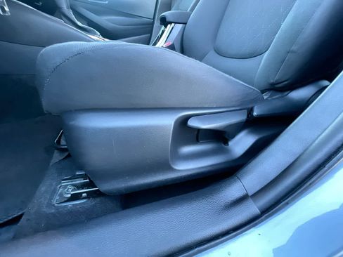 Used 2022 Toyota Corolla LE image 12