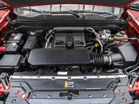 Used 2024 Chevrolet Colorado Trail Boss w/ Technology Package AWD/4WD image 21