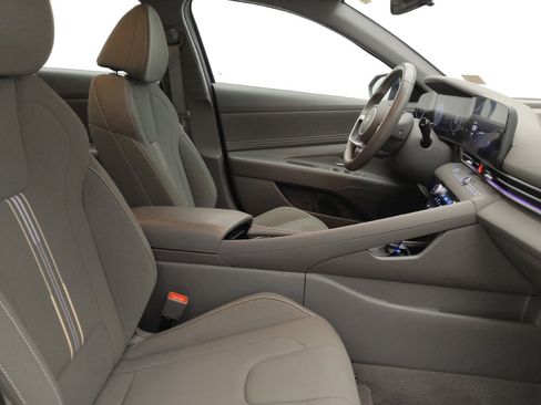 Used 2025 Hyundai Elantra SEL FWD image 21
