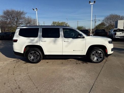 Used 2024 Jeep Wagoneer Series II w/ Flexible Seating Group image 4