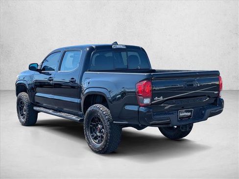 Used 2018 Toyota Tacoma SR5 AWD/4WD image 8