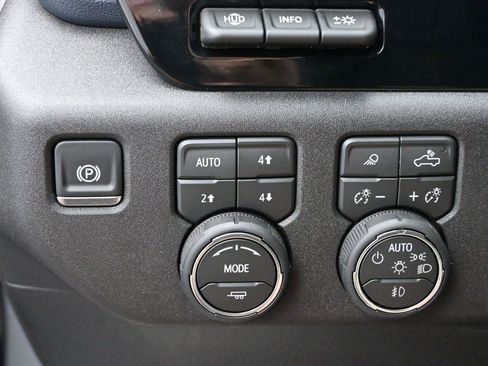 Used 2026 Chevrolet Silverado 1500 High Country AWD/4WD image 27