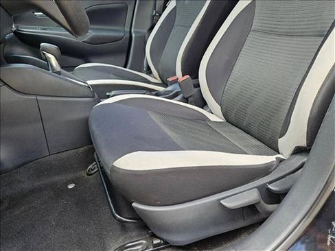 Used 2021 Nissan Versa SV FWD image 14
