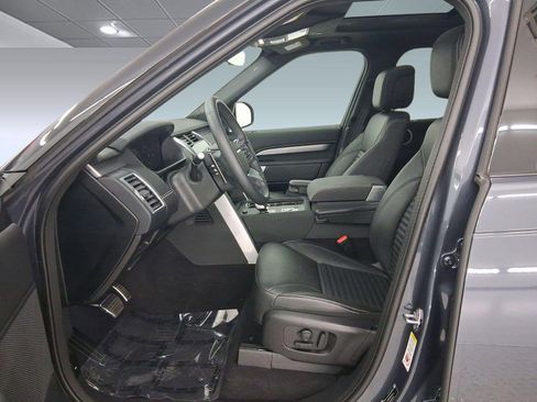 Used 2025 Land Rover Discovery Dynamic SE image 5