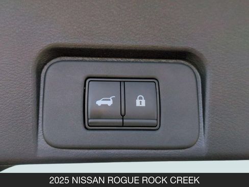Used 2025 Nissan Rogue SV AWD/4WD image 25