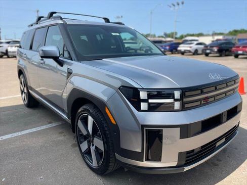 Used 2025 Hyundai Santa Fe Limited image 4