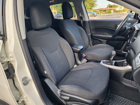 Used 2019 Jeep Compass Sport w/ Cold Weather Group FWD image 10