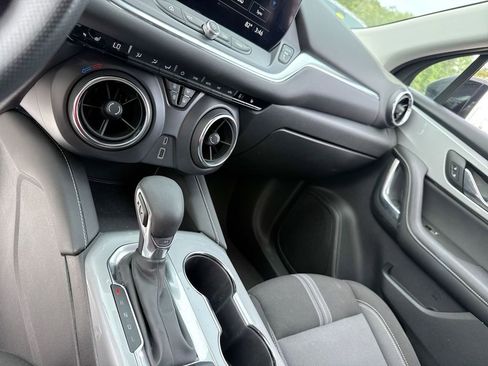 Used 2025 Chevrolet Blazer LT FWD image 21