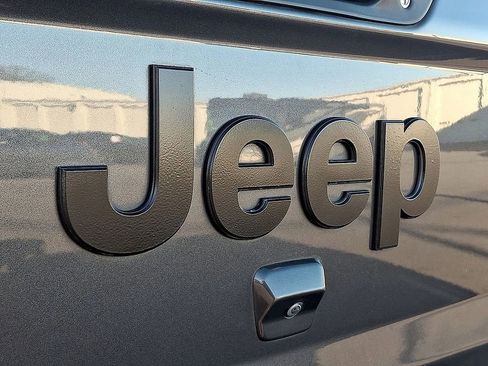 Used 2021 Jeep Gladiator Overland AWD/4WD image 30