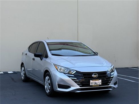 Used 2023 Nissan Versa S w/ Trunk Package image 3