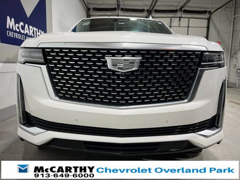 Used 2021 Cadillac Escalade ESV Premium Luxury w/ LPO, Illumination Package image 10