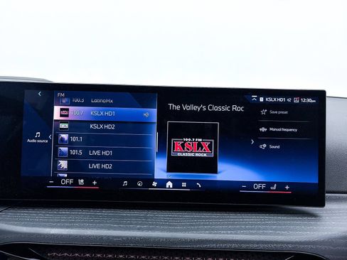 Used 2025 BMW 330i Sedan w/ M Sport Package image 23