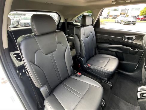 Used 2022 Kia Sorento SX image 16