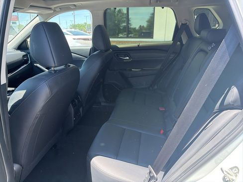 Used 2025 Nissan Rogue SL w/ Tech Package FWD image 5