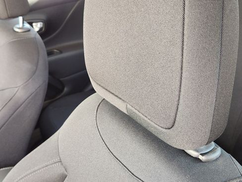 Used 2022 Jeep Renegade Latitude image 16