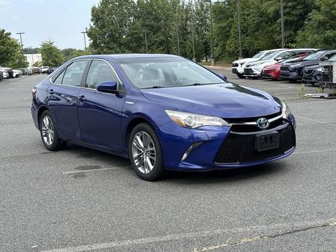 Used 2015 Toyota Camry SE w/ Moonroof Package FWD image 1