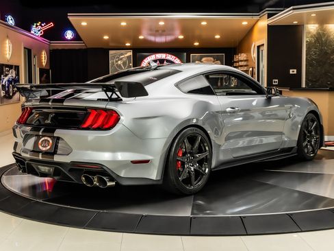 Used 2020 Ford Mustang Shelby GT500 w/ Carbon Fiber Track Pack RWD image 12