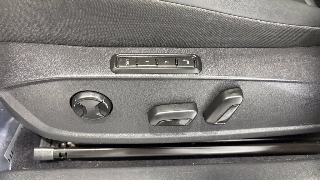 Used 2021 Volkswagen ID.4 Pro S w/ Gradient Package AWD/4WD image 14