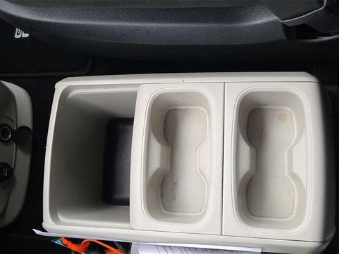 Used 2016 Dodge Grand Caravan SE image 30