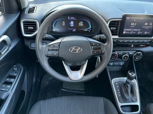 Used 2024 Hyundai Venue SE image 14