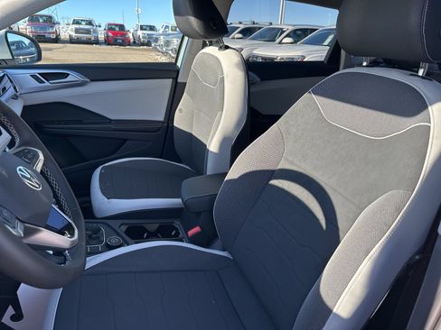 New 2026 Volkswagen Taos SE AWD/4WD image 14