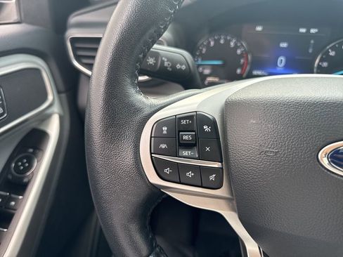 Used 2022 Ford Explorer XLT w/ Equipment Group 202A image 18