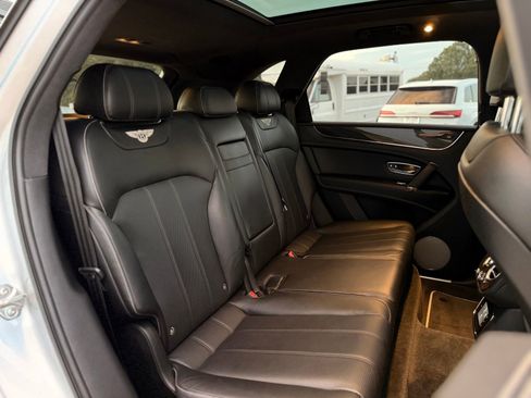 Used 2019 Bentley Bentayga AWD/4WD image 30