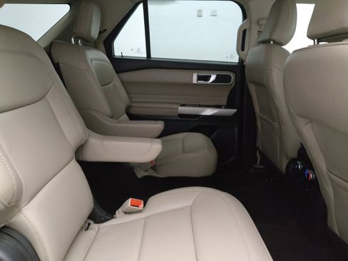 Used 2022 Ford Explorer XLT w/ Equipment Group 202A image 19