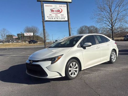 Used 2020 Toyota Corolla LE FWD image 1