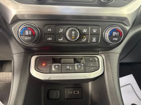 Used 2023 GMC Acadia SLE FWD image 7