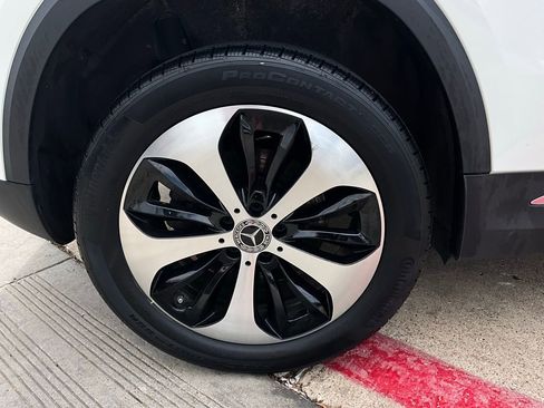 Used 2025 Mercedes-Benz GLA 250 image 9