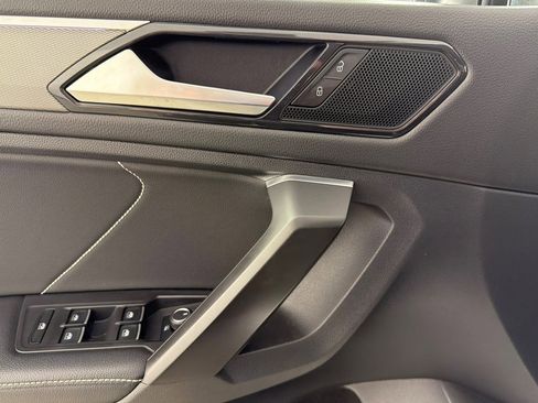 Used 2022 Volkswagen Tiguan SE R-Line image 10