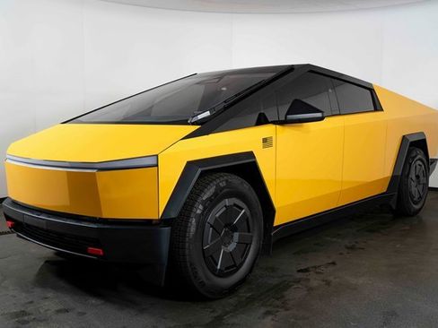 Used 2025 Tesla Cybertruck AWD Crew Cab image 4